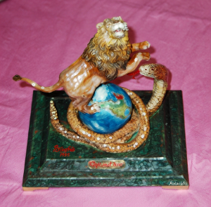 81_sculptures_snake_and_leo.png